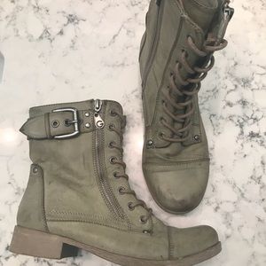 Guess G by Guess Combat Boots Gray/Green Size 7